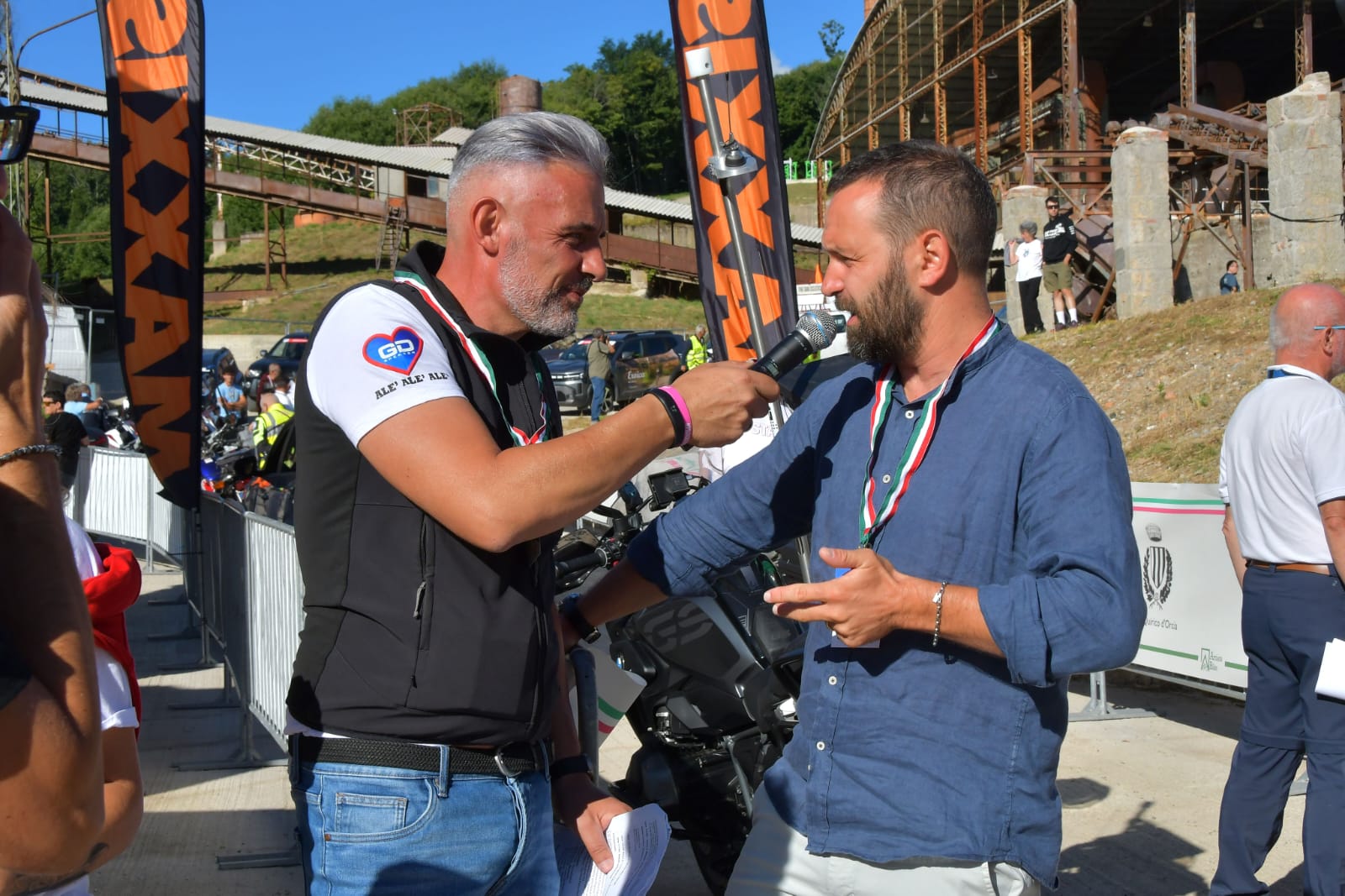 Il Sindaco di Abbadia Niccolò Volpini intervistato dallo Speaker Daniel Guidi foto di Rino Biagini